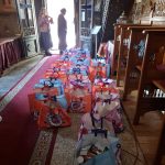 50 de pachete cu alimente pentru masa de Paste au fost pregatite cu ajutorul donatorilor ce au sustinut evenimentul Sub ocrotirea Floriilor - Lumina Pastelui pentru masa celor uitati